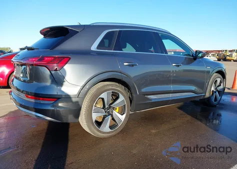 2019 Audi E-Tron Premium Plus z USA, uszkodzony, nr VIN WA1VAAGE1KB008281